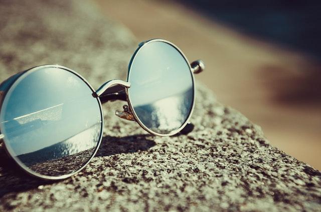 Jak wybrać odpowiednie okulary przeciwsłoneczne?